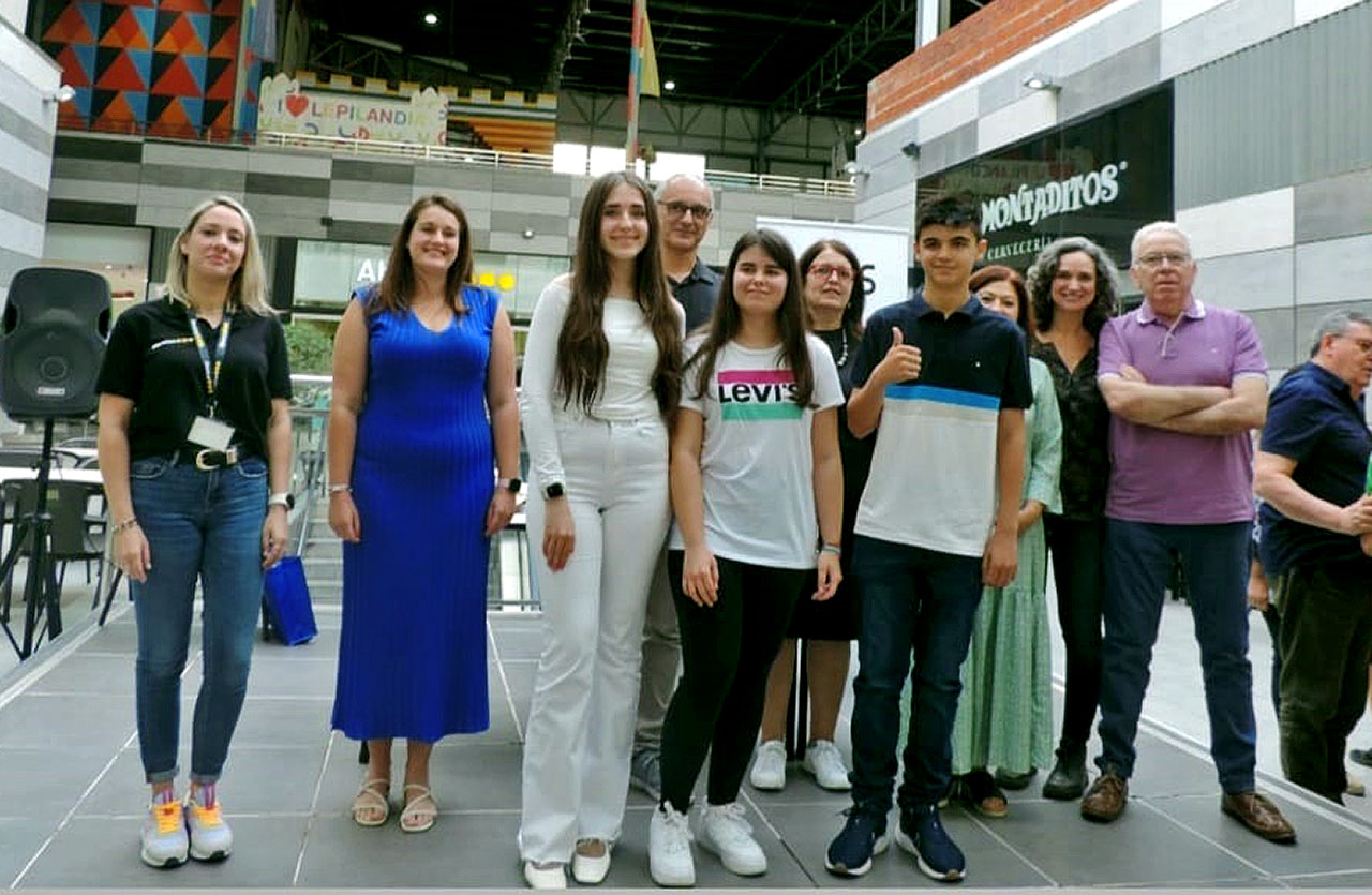 PLUMA DE ACERO 2024